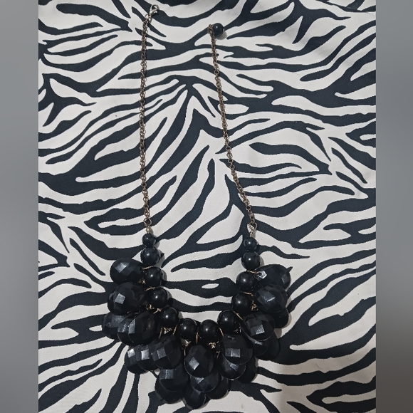 Women Fashion Black acrylic necklace set - Picture 4 of 6